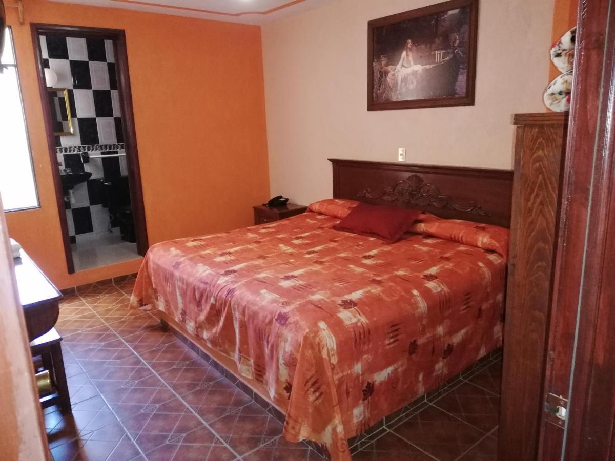 Hotel De Flores 3*